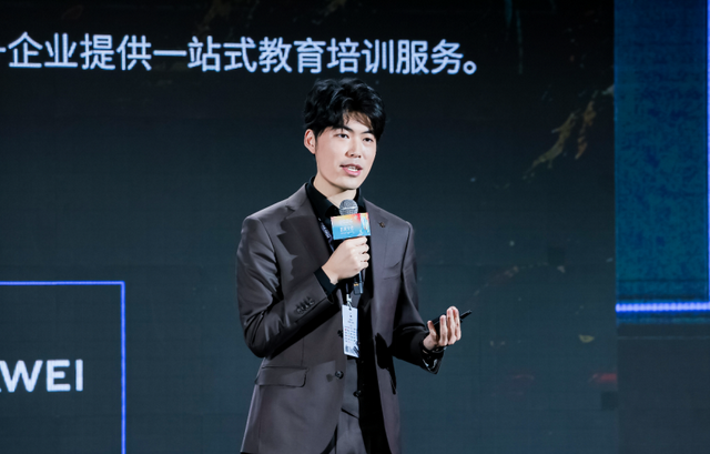 对话胡润U30 | 鲸海拾贝创始人李艮基：我们都是好奇心海洋中捡拾贝壳的孩子，终身成长至关重要